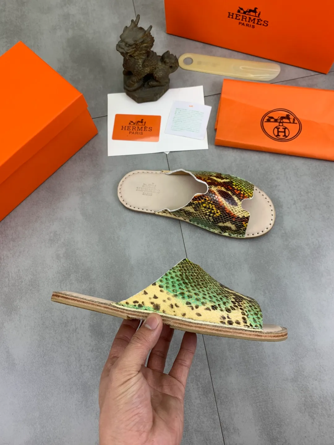 Men's men's shoes 💰P360 new model (genuine leather outsole series) new colors are coming simultaneously on the official website [HERMES] Hermès series: original development, original anatomy display, exclusive outsole [Material] Sole: original genuine leather sole with cow essence film 🌸. Fabric Original calfskin Lining: Imported cowhide, delicate and soft Code number: 38-44